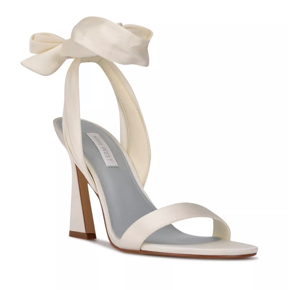 Nine West Kelsie Ankle Wrap Satin Heeled Sandal Ivory 8.5 NEW in box!